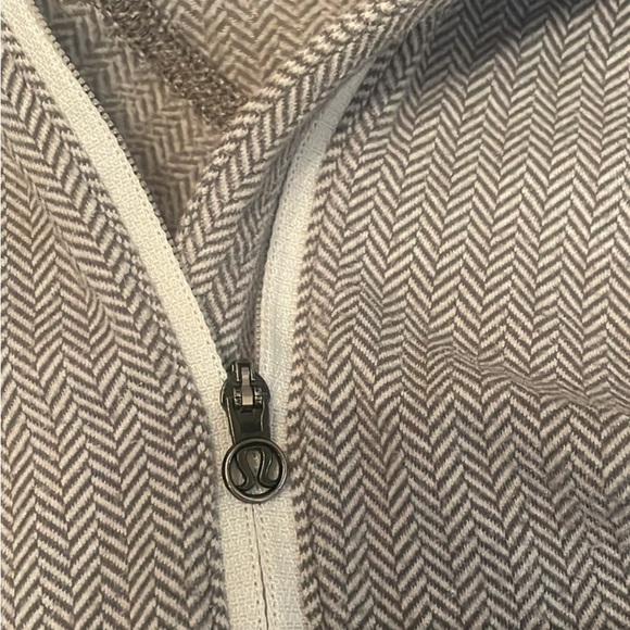 Women’s Lululemon Running Half Zip Jacket - Picture 3 of 5